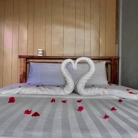 Perhentian Hazipah Hotel Kampong Pasir Hantu Екстериор снимка