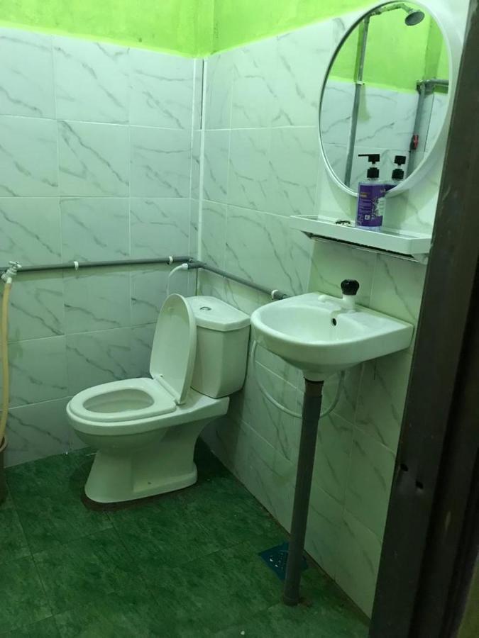 Perhentian Hazipah Hotel Kampong Pasir Hantu Екстериор снимка