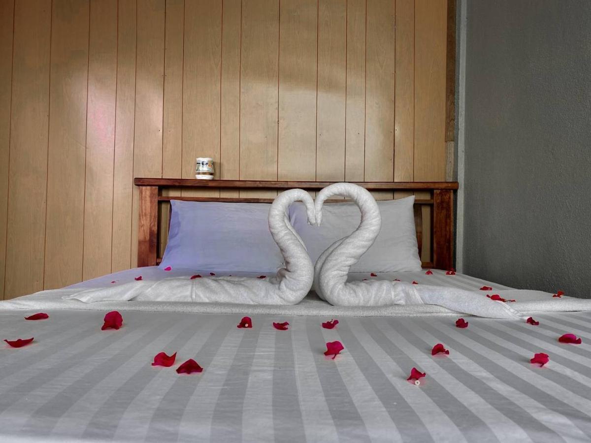 Perhentian Hazipah Hotel Kampong Pasir Hantu Екстериор снимка